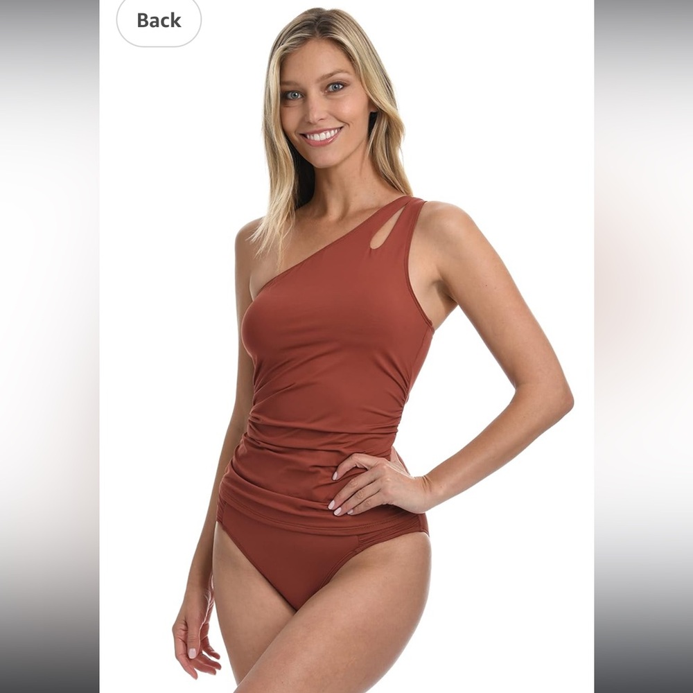 Amavi - one shoulder keyhole set